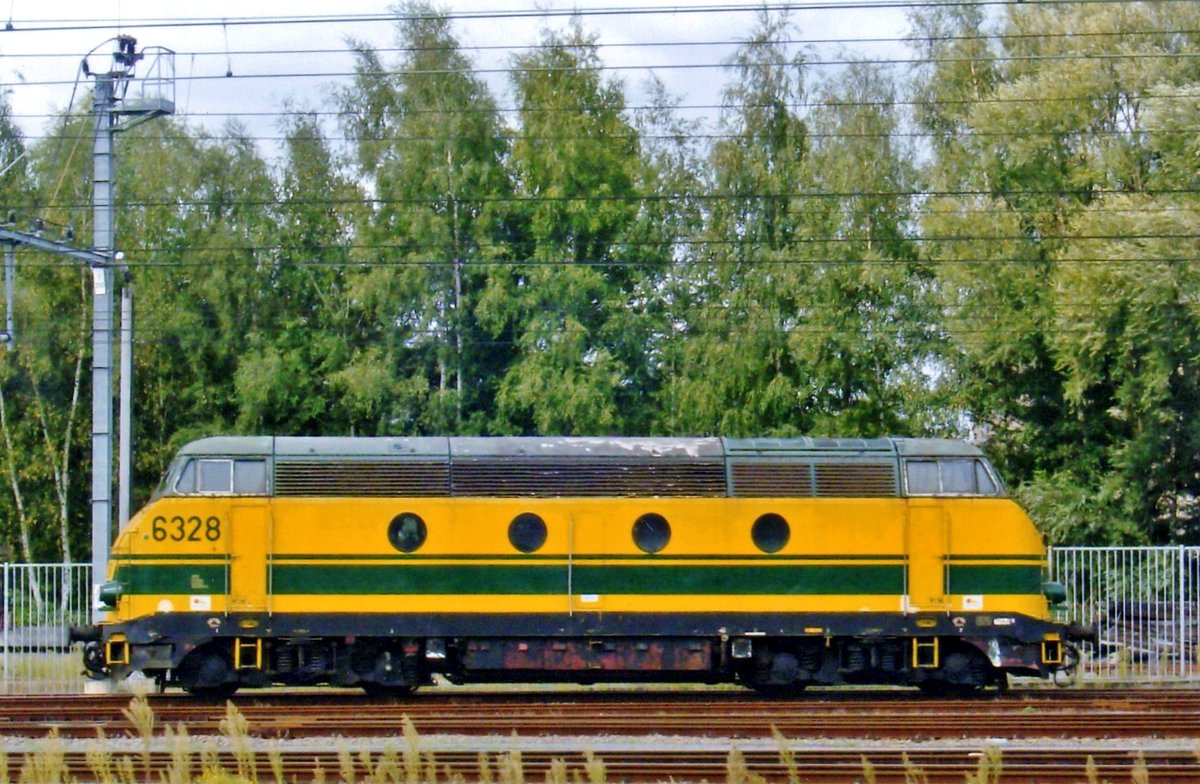 Side view on 6328 at Mons on 12 September 2009.