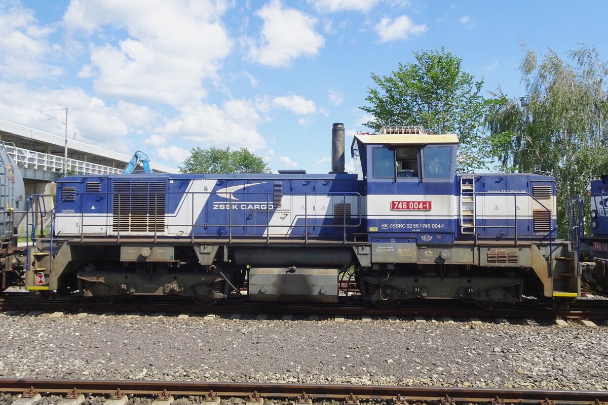 Side view on 746 004 at Poprad-Tatry on 23 June 2022.