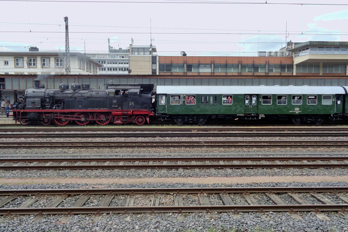 Side view on 78 468 with a former CFL coach at Trier Hbf on 28 April 2018.