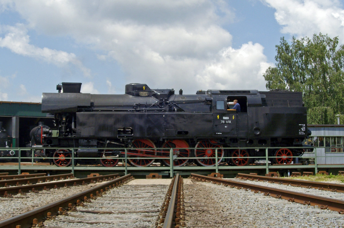 Side view on 78 618 on the turn table at Ampflwang on 27 May 2012.