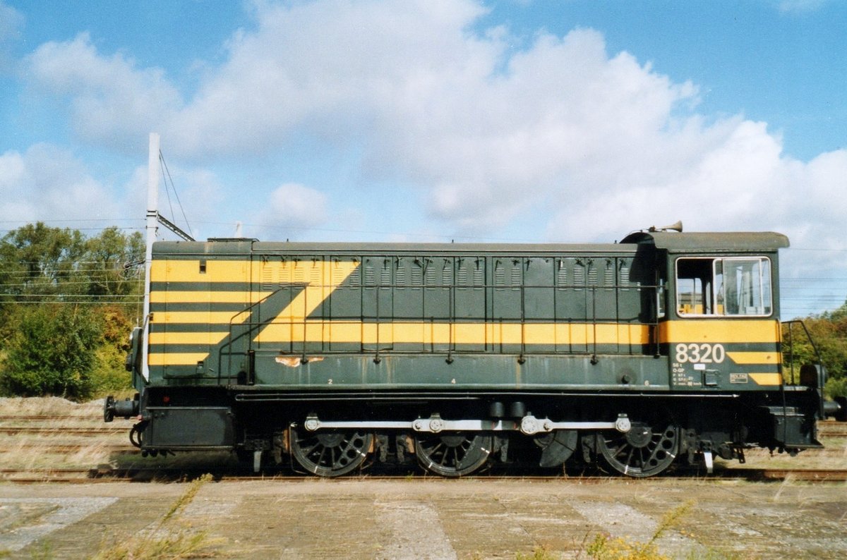 Side view on 8320 at Saint-Ghislain on  12 September 2009.