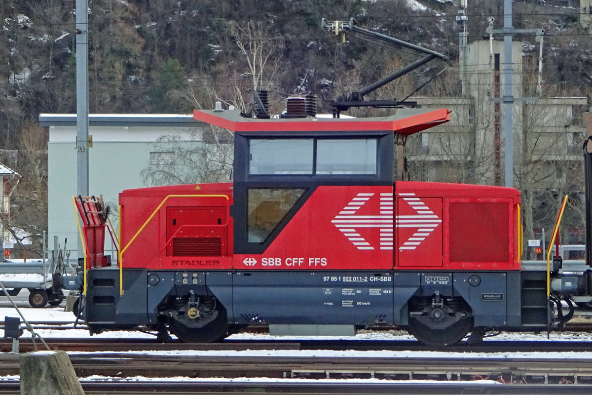 Side view on 922 011 at Brig on 31 December 2019.