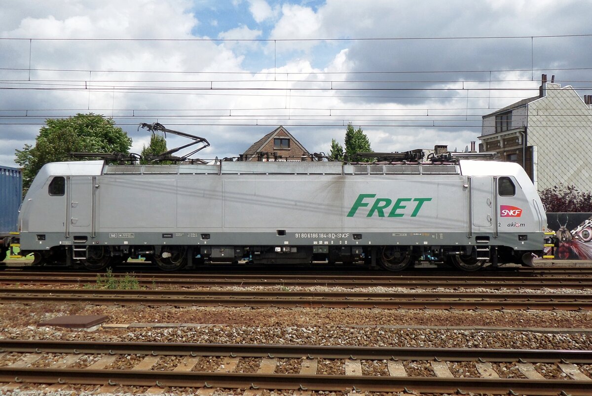 Side view on Akiem 186 184, rented by SNCF FRET, passing through Antwerpen-Berchem on 29 June 2016.
