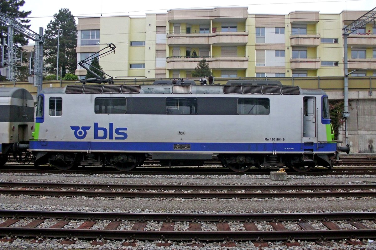 Side view on BLS 501 at Spiez on 2 Jnauary 2020.