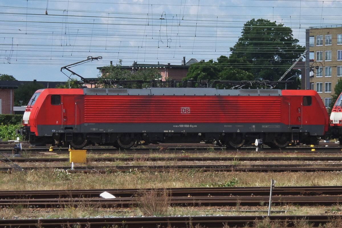 Side view on DBC 189 088 at Venlo on 18 July 2016. 