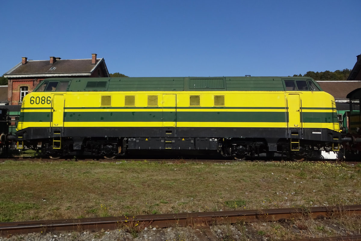 Side view on ex-NMBS, now CFV3V 6086 at Treignes on 21 September 2019.