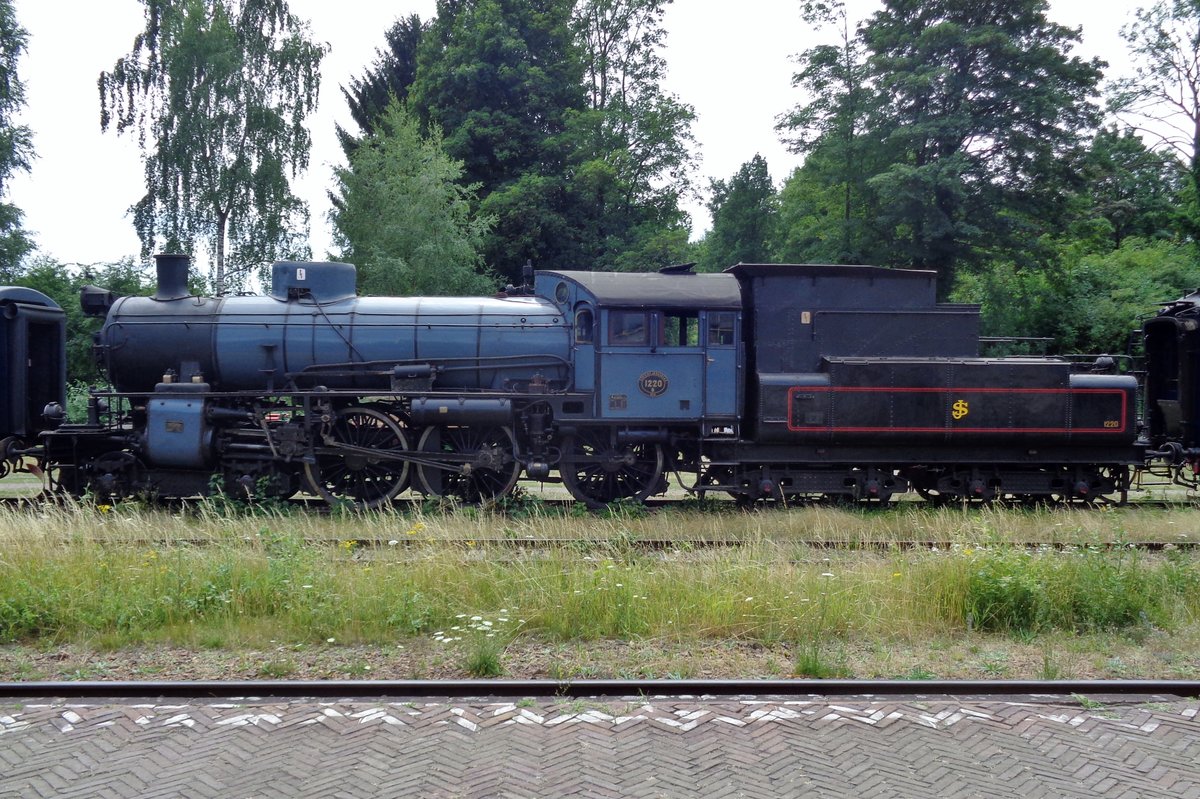 Side view on ex-SJ 1220 at Simpelveld on 8 July 2017. Sadly, not one of the five ex-SJ steam engines at the ZLSM/Miljoenenlijn is operational anymore.