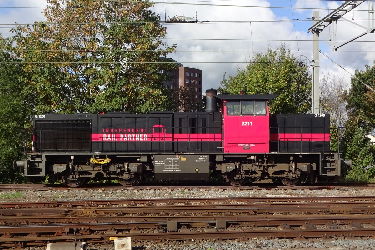 Side view on IRP 2211 at Nijmegen on 3 October 2019.IRP is a daughter operator of Lineas.