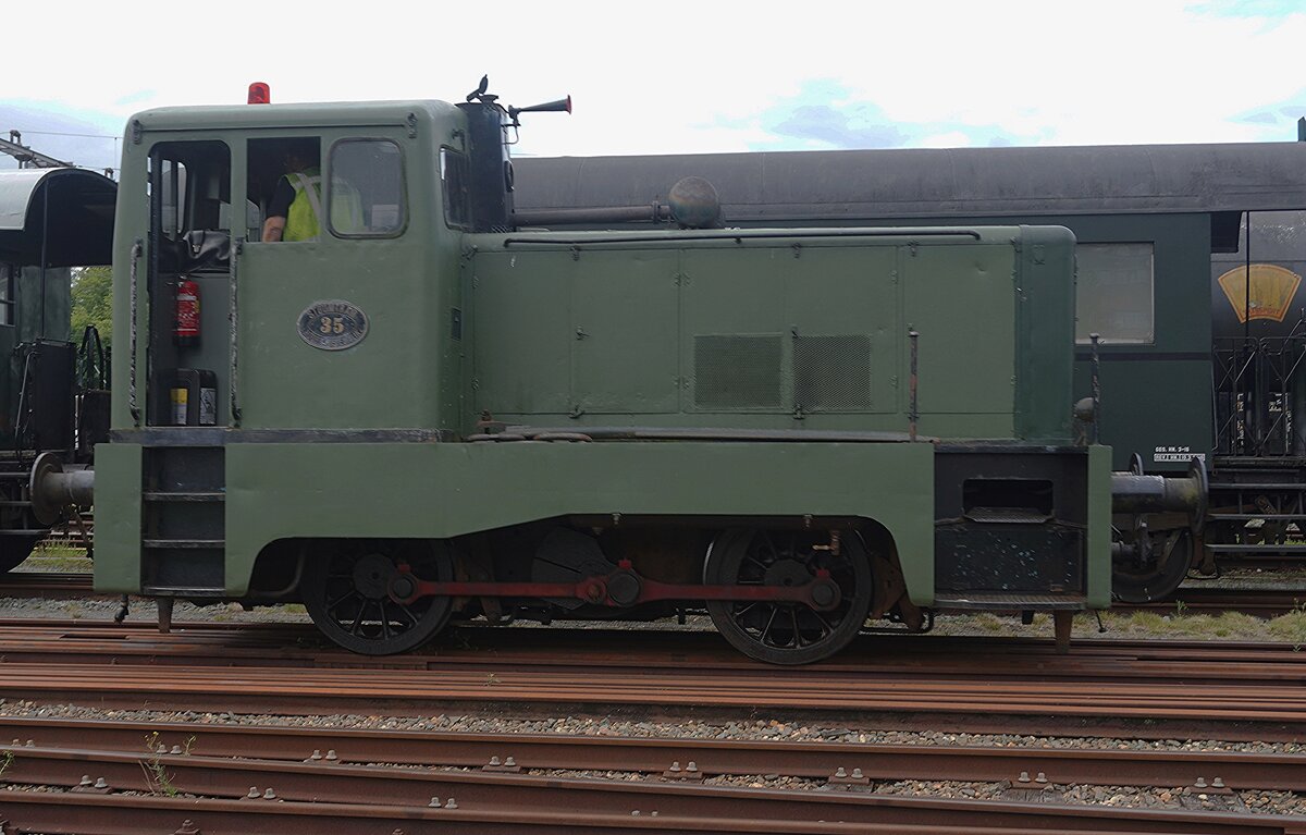 Side view on SHM-35 'Griezel' at Hoorn with the SHM on 6 July 2026.