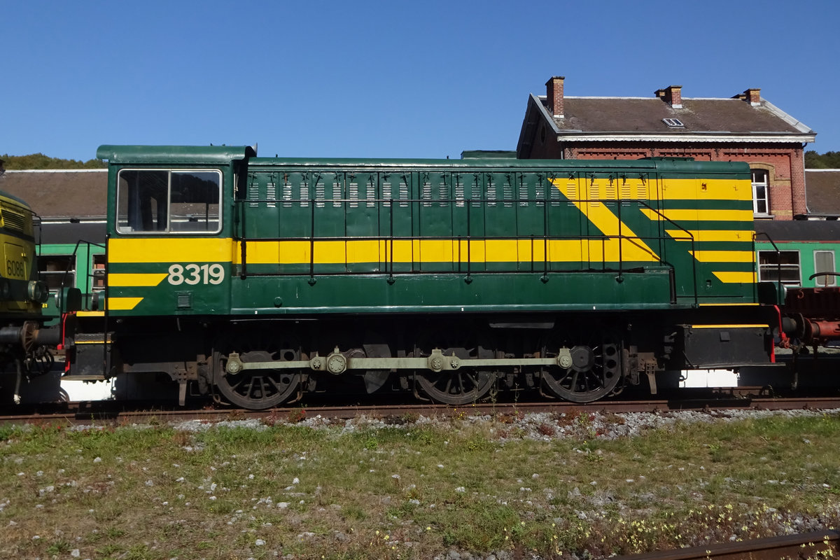 Side view on shunter 8319 at Treignes with the CFV3V on 21 September 2019.