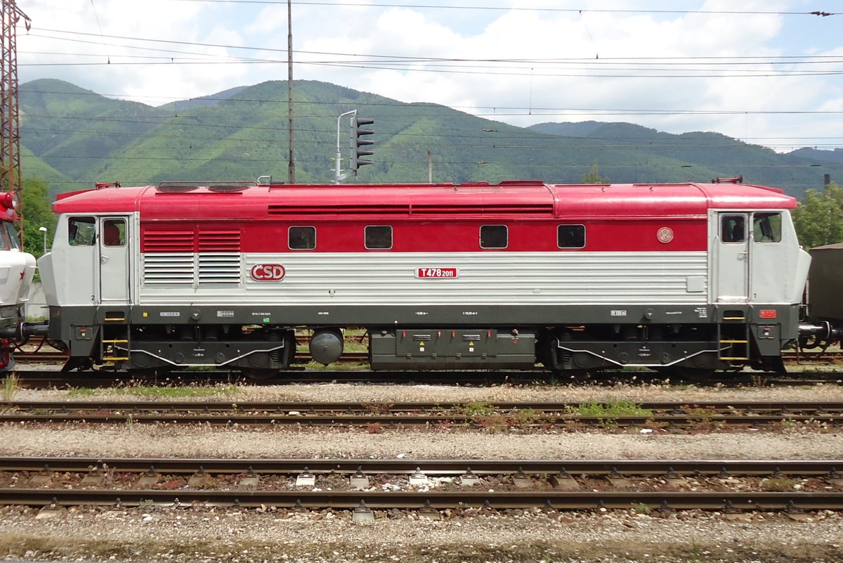 Side view on T478 2011 at Vrutky on 30 May 2015. Note the difference between T478.2 and the prototype T478.0; the series version is much more angular in cab design.