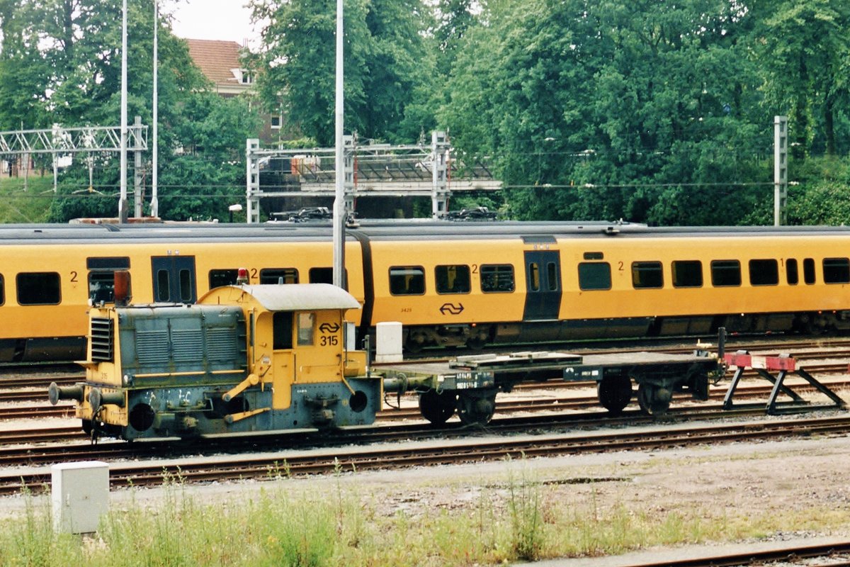 Sik (Goat) 315 stands sidelined at Arnhem-Berg on 21 January 1999. 