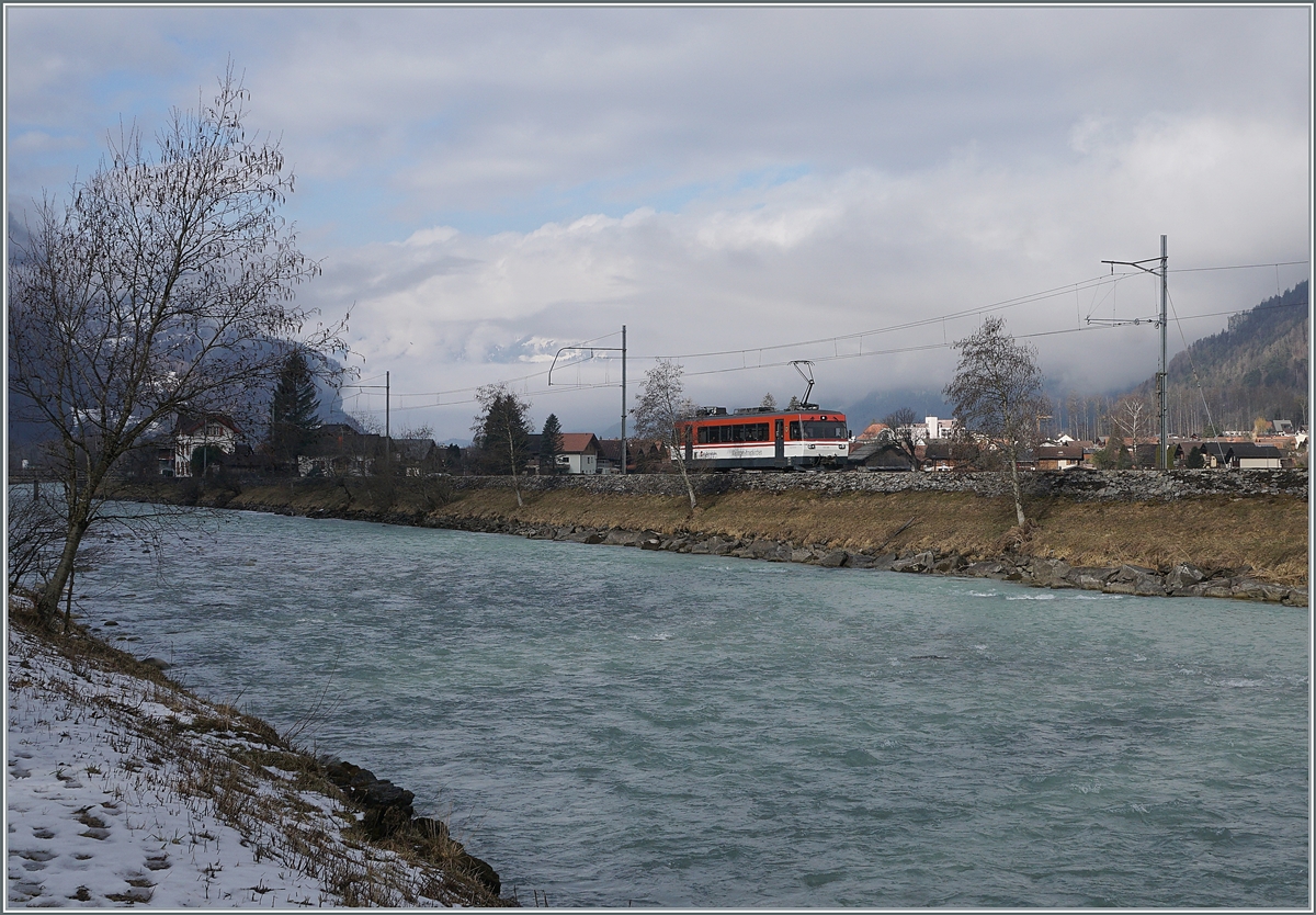 Since the 01.01.2021 the MIB is intergrated in the Zentralbahn. The Be 125 008 /ex MIB Be 4/4 8 and UIC N° 90 85 8470 008-6 is by the Aareschucht West on the way from Meiringen to  Innertkichen. 

17.02.2021

