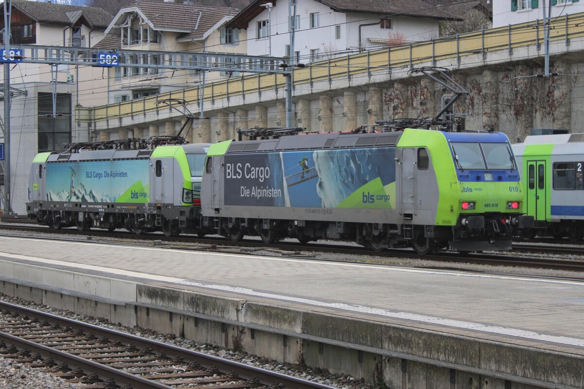 Since there are no freights on 1 January in Switzerland, BLS Cargo 485 010 stretches her wheels on 1 January 2024 at Spiez to keep busy. 