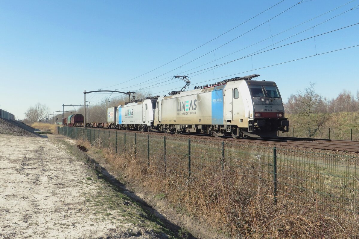 Six wagons and yet a double header: LIneas 186 449 and sister engine haul six steel wagons through Tilburg Reeshof on 18 March 2022.