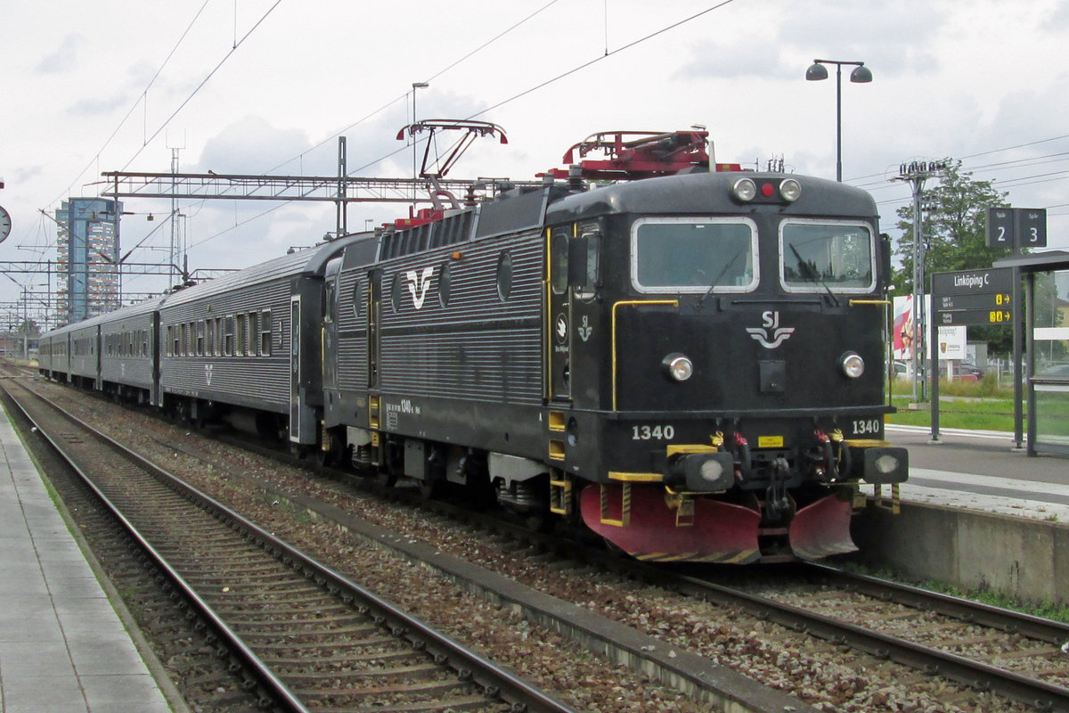 SJ 1340 leaves Linköping on a grey 13 September 2015.