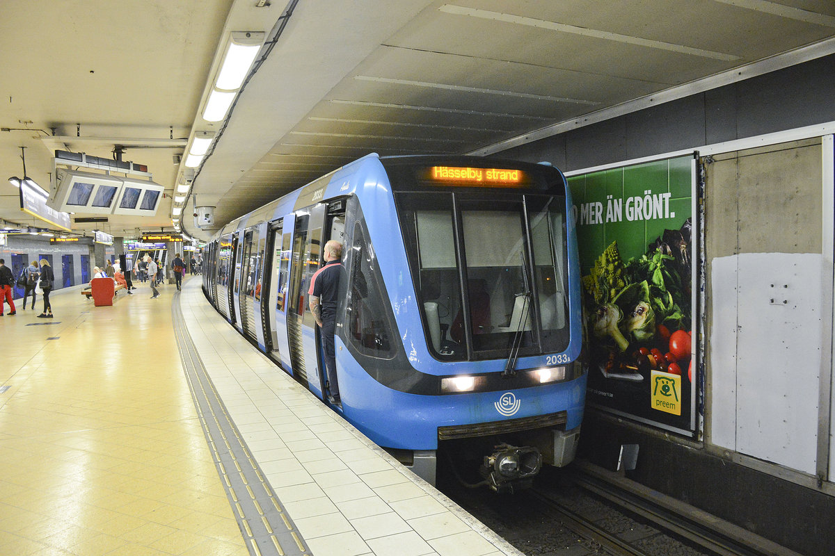 SL 2033A in the Stockholm underground (Tunnelbana). The photo was taken at the station Slussen. Date: 27. Juyly 2017.