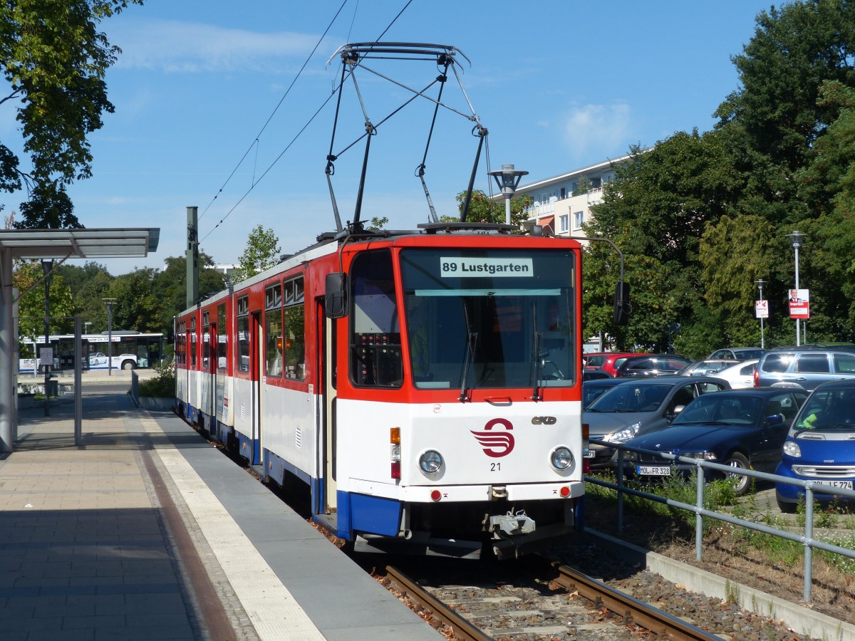 Slovakian Trams in Strausberg (Germany): Only three of these bi-directional vehicles are used in Germany. The tram of the type KT8D5 was build in 1990 and used in Koice (Slovakia). 1995, it was bought by the Strausberger Eisenbahn GmbH. Strausberg Bahnhof, 2013-08-17