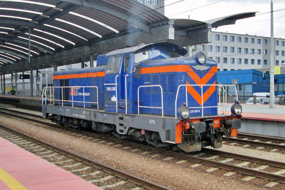 SM42-506 runs light through Katowice Glowny on 3 May 2016.