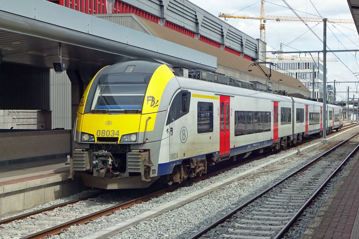 SNCB 08 034 calls at Charleroi Sud on 22 September 2019.