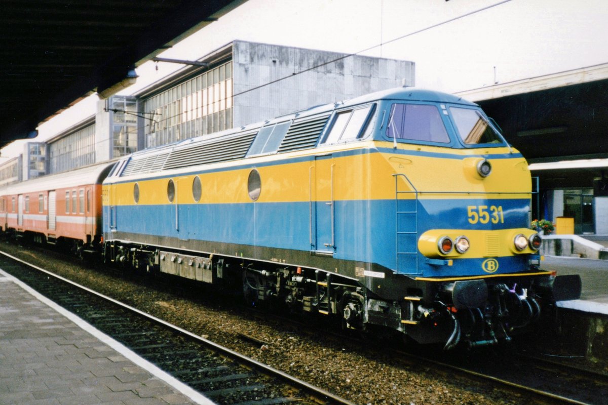 SNCB 5531 stands in Liége-Guillemins with an IR to Luxembourg via Rivage and Troisvierges on 24 July 1997.