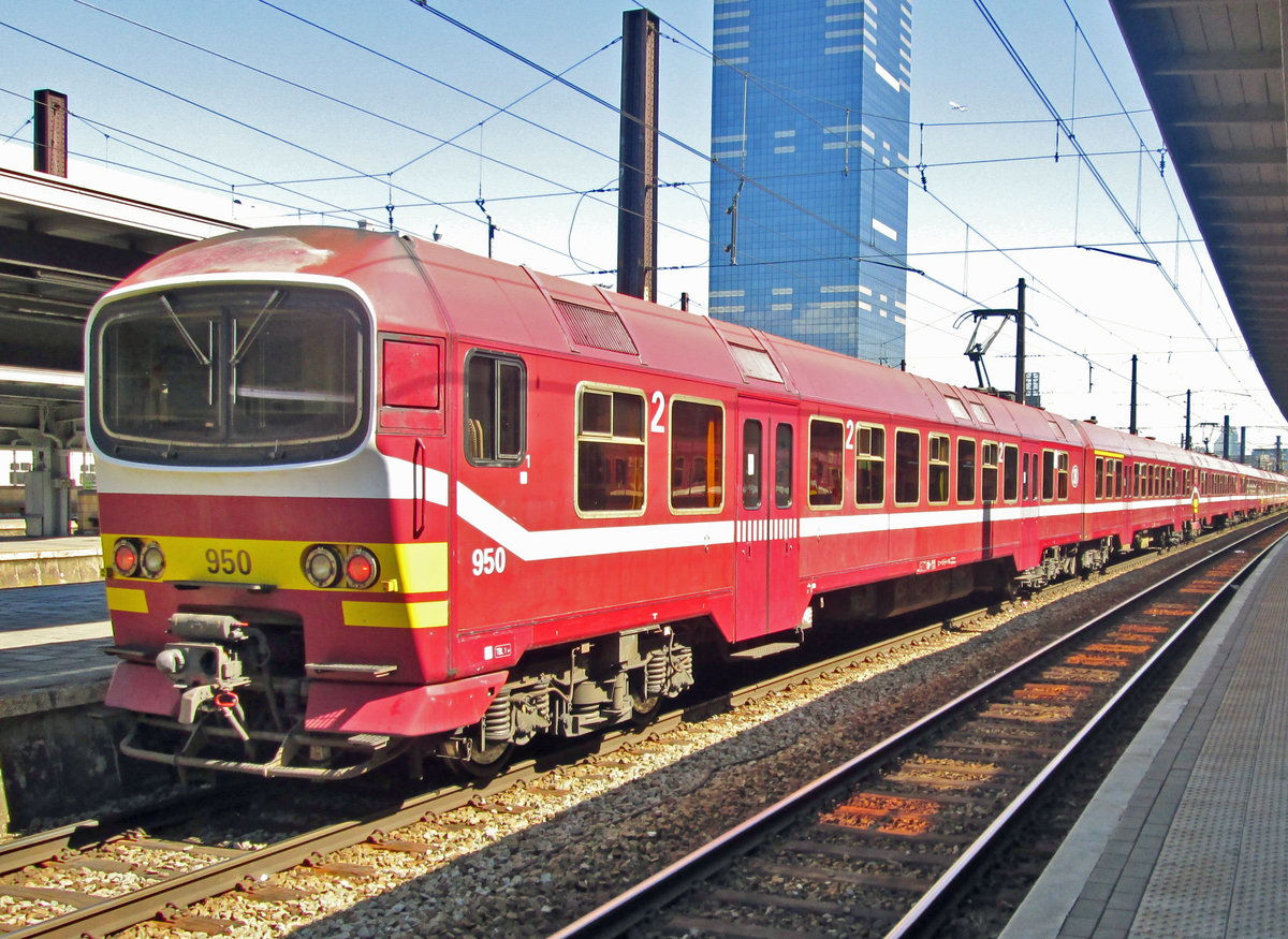 SNCB 950 stands in Brussel Noord on 10 September 2010.