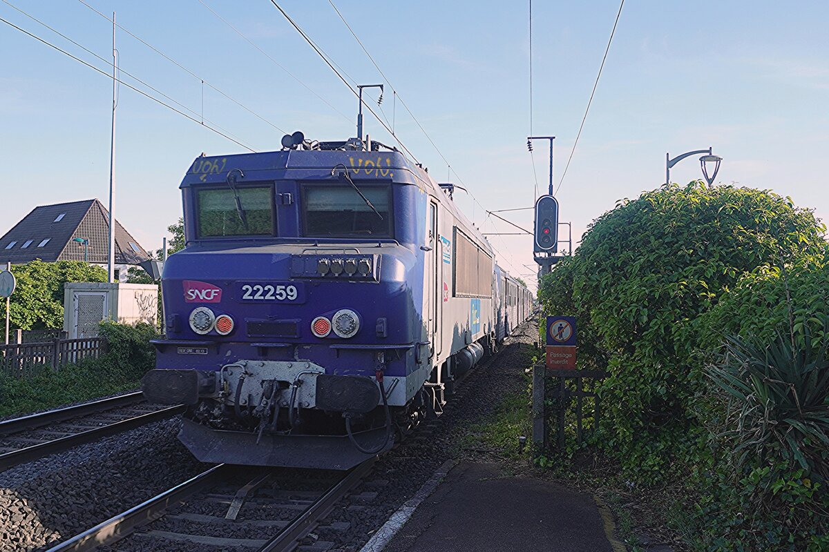 SNCF 22259 pushes a TER to Selestat out of Geispolsheim on the evening of 22 May 2026.
