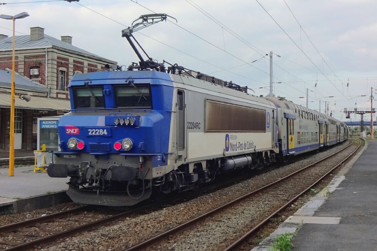 SNCF 22284 pushes double-deck stock bound for Maubeuge out of Aulnoye-Aymeries on 16 September 2021.