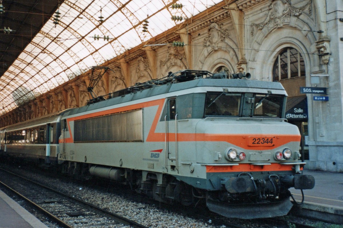 SNCF 22344 stands in Nice-Ville on 17 September 2004.