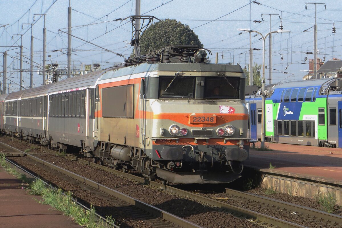 SNCF 22348 calls at Compiegne with a Paris--Maubeuge service on 17 September 2021.