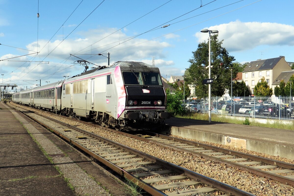 SNCF 26034 enters Nevers with a Clermont-Ferrant bound service on 18 September 2021.