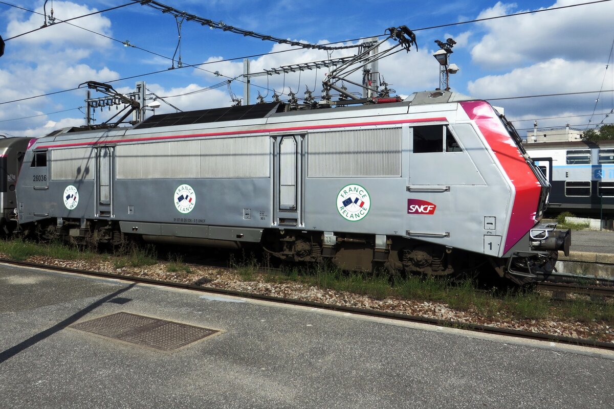 SNCF 26036 advertises for a reliable France (France reliance) at Paris-Bercy on 17 September 2021.