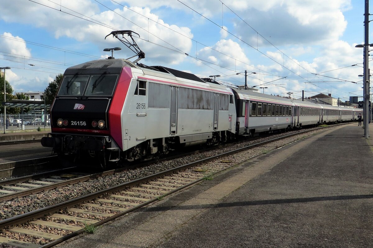 SNCF 26156 calls at Nevers on 18 September 2021 with a service to Paris-Bercy.