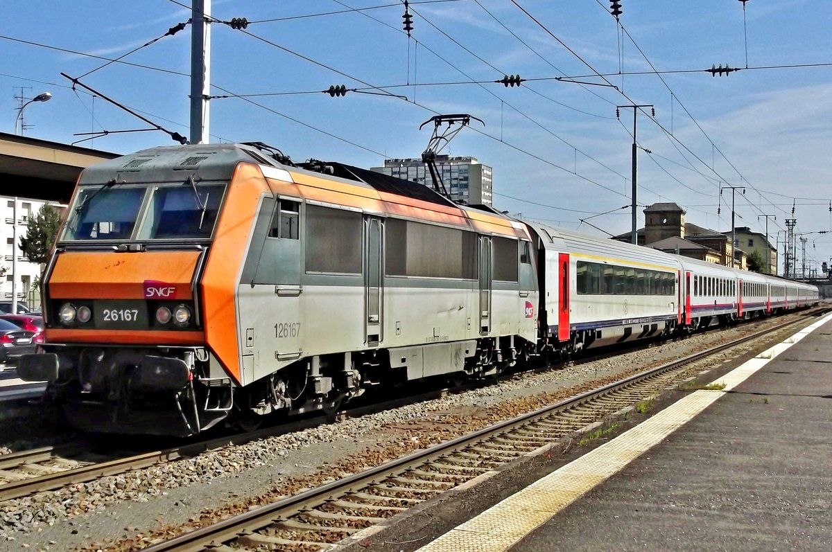 SNCF 26167 calls at Thionville on 8 June 2015.