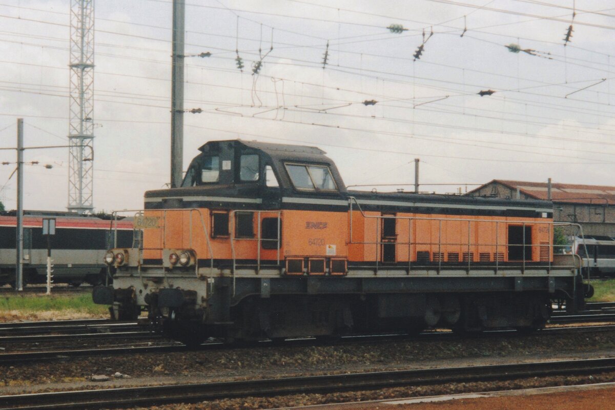 SNCF 64720 stands at Thionville on 19 May 2004.