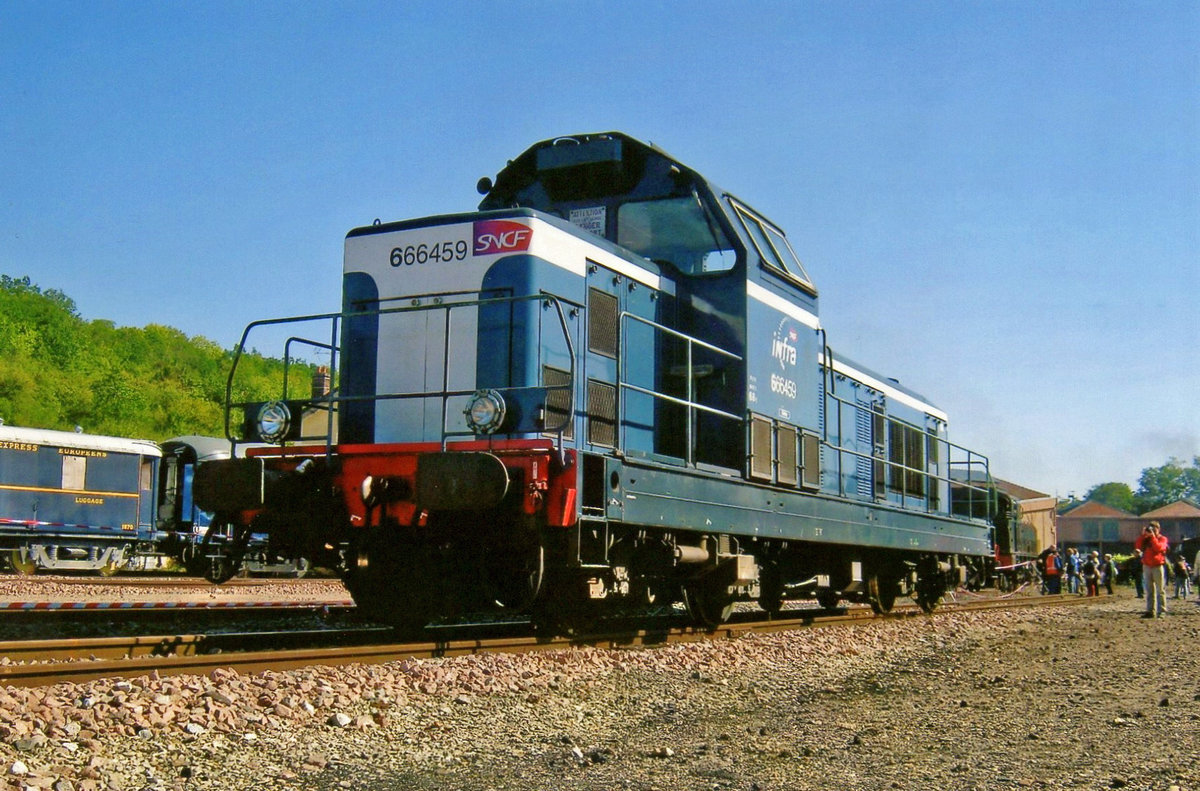 SNCF 66459 takes a Sun bath at Longueville on 19 September 2010.