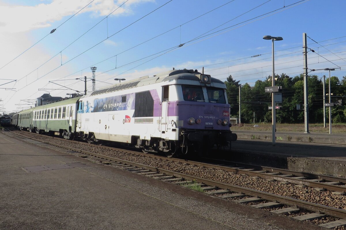 SNCF 67610 hauls a museum train out of the station of Nevers on the morning of 18 September 2021.