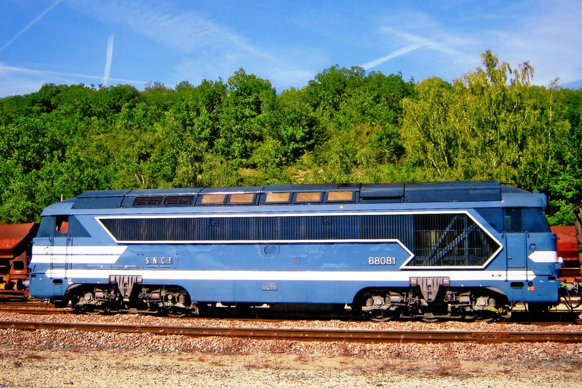 SNCF 68081 enjoys herself at Longueville on 18 September 2010.