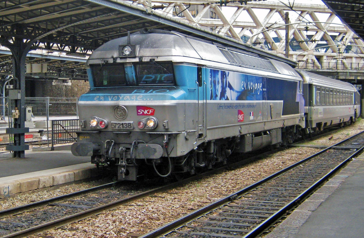 SNCF 72138 ends het journey on Ligne 4 in Paris Est on 17 September 2011.