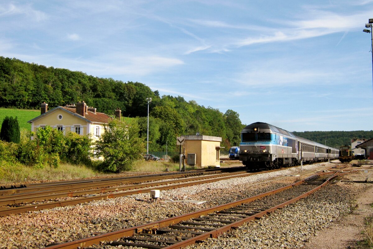 SNCF 72189 speeds through Longueville with a Corail for Paris Est on 19 September 2010.