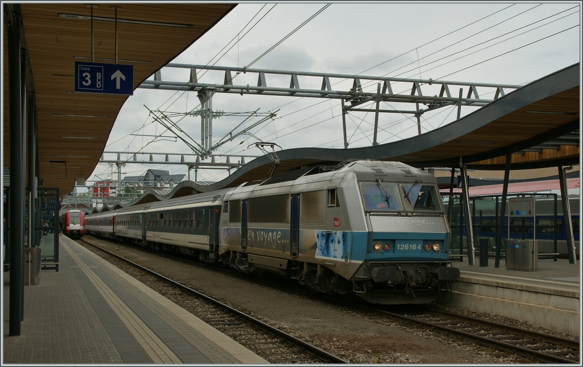 SNCF BB 26164 (Sybic) with the IC Vauban.
14.06.2013