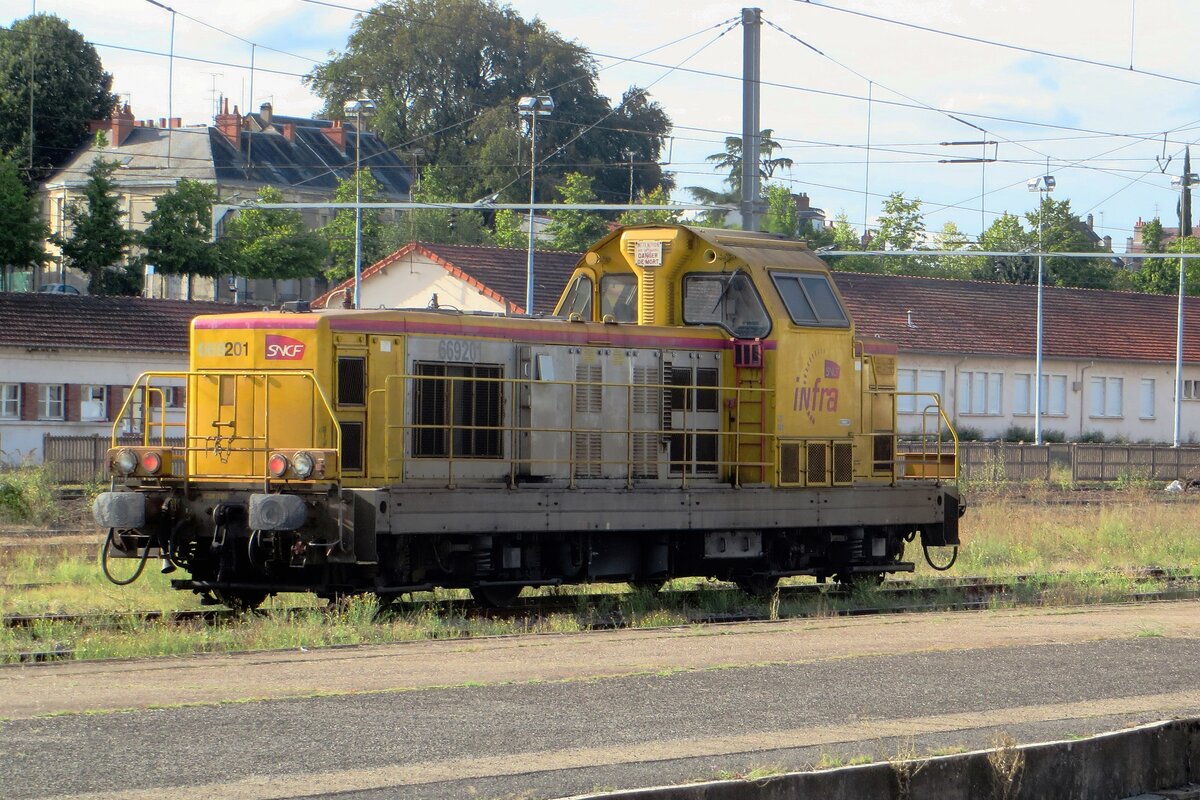 SNCF Infra 69201 stands at Nevers on 17 September 2021.