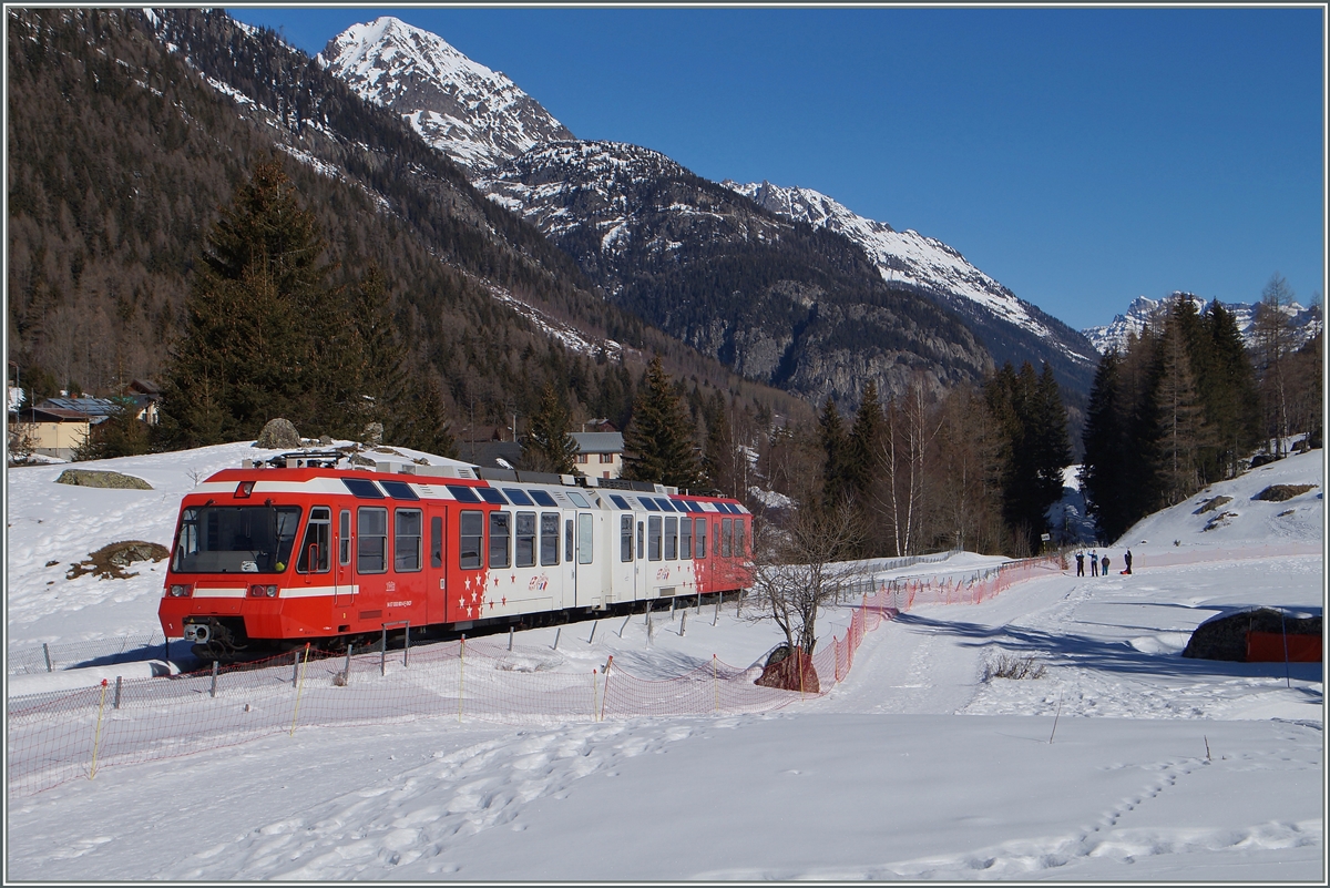 SNCF TER between Le Buet and Vallorcine.
20.02.2015