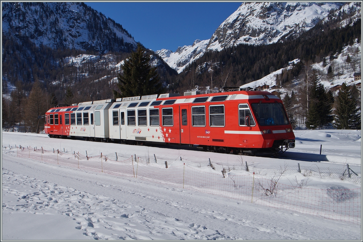 SNCF TER between Le Buet and Vallorcine.
20.02.2015