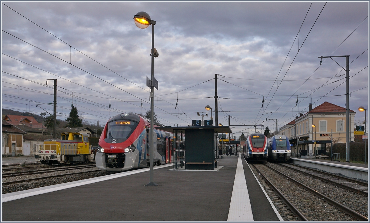 SNCF Y 8505, SNCF Z 31525 SBB RABe 552 223 and SNCF 27534 in La Roche sur Foron. 

302.2020