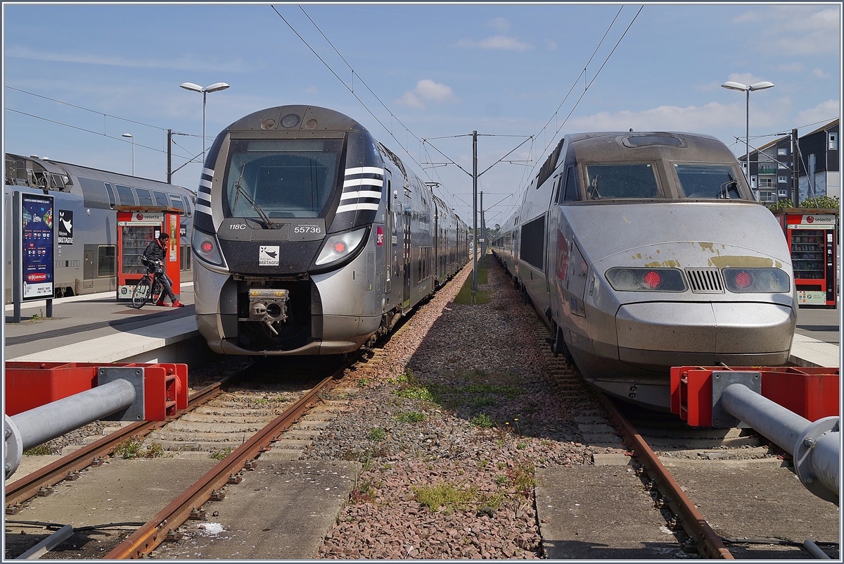 SNCF Z 55736 to Rennes and TGV 360 to Paris in the  Saint-Malo Station.

06.05.2019

