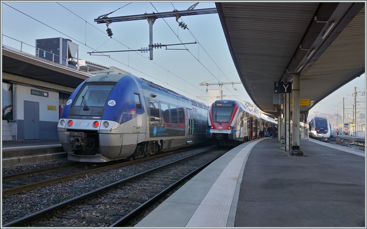 SNCF Z 82573 comming from Aix-les-Bains and SBB LEX RABe 522 232 to Coppet in Annecy. 

14.02.2023