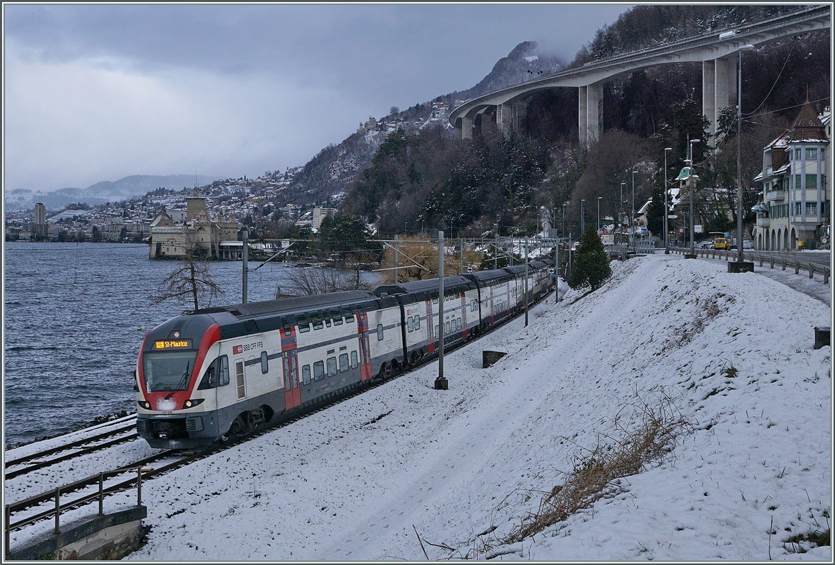 Snow on Lake Geneva is rare. But a thin blanket of snow covers the landscape near Chillon Castle when an SBB RABe 511 drove past on the way to St Maurice.
Jan 25, 2021