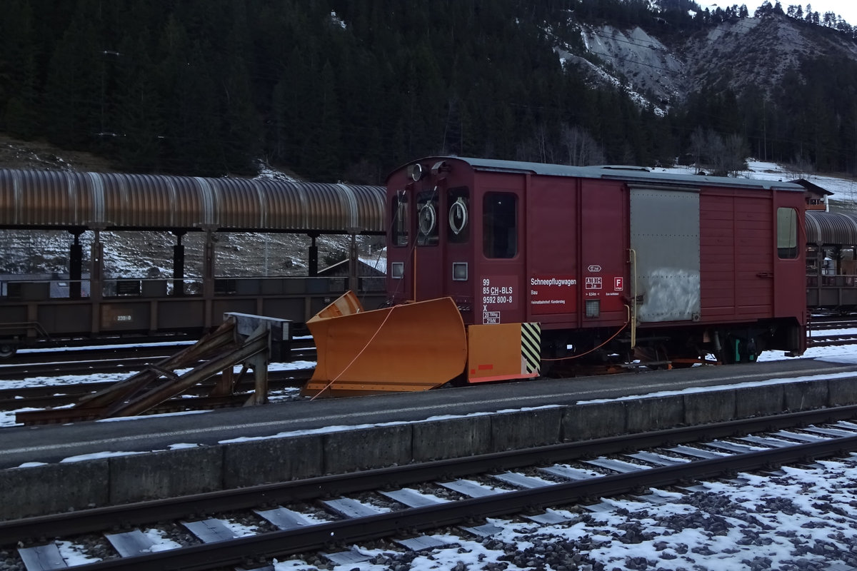 Snow plough 9592 800 stands on 1 January 2020 in Kandersteg.