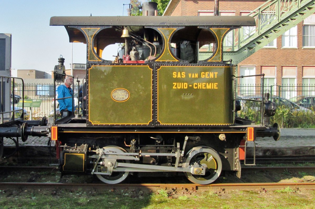 Square Off! Cockerill has proven that steam engines can be perfectly square. On 23 October  2016 MBS-2 shows herself at Haaksbergen,  restored back to her last commercial revenue-earning guise of the Sas van Gent Zuid-Chemie.